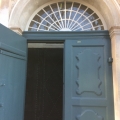 ieejas portāla durvis pēc restaurācijas